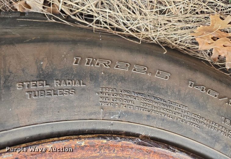 image for item ET1295 2002 International 7400 dump truck