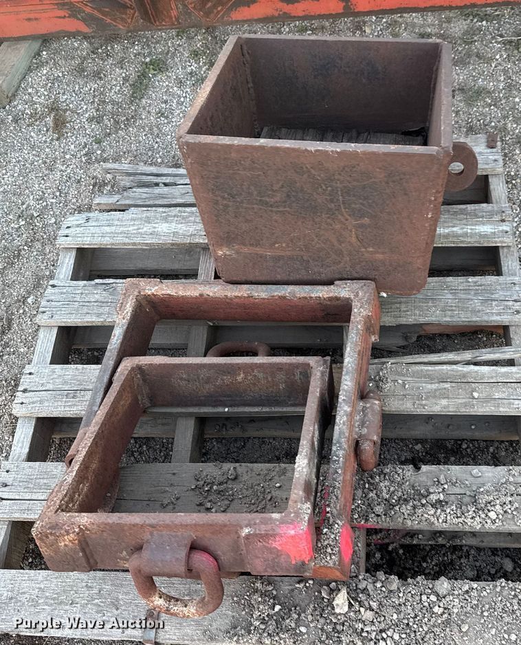 image for item ET1516 Delmag D19-32 diesel pile hammer