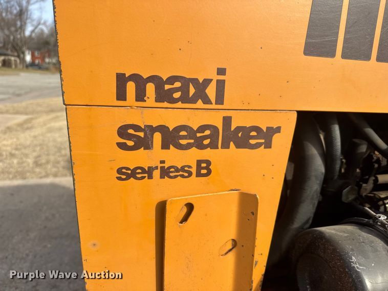 image for item ET1534 1992 Case Maxi Sneaker series B cable plow