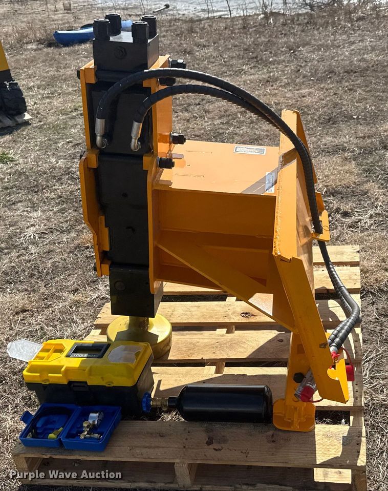 image for item ET1537 2025 AD680 skid steer post driver