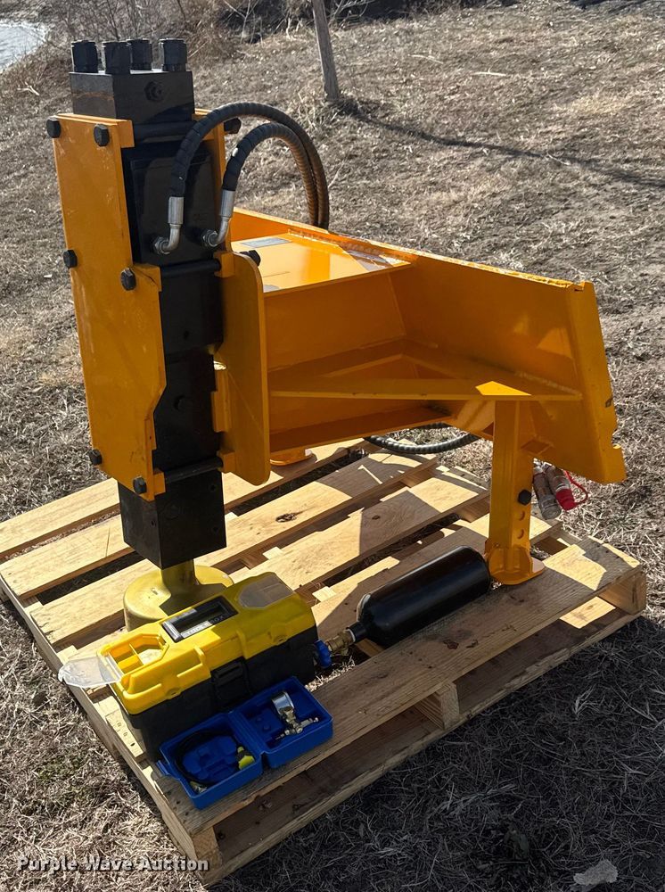 image for item ET1537 2025 AD680 skid steer post driver