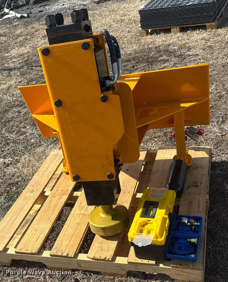 image for item ET1537 2025 AD680 skid steer post driver