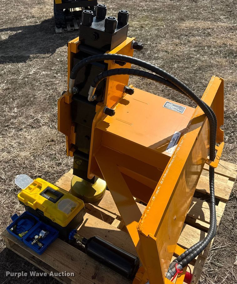 image for item ET1537 2025 AD680 skid steer post driver