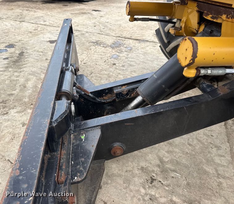 image for item ET4437 2015 Vermeer RTX1250 trencher