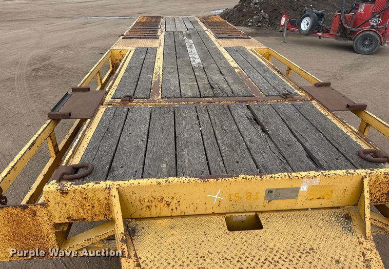 image for item ET4458 2001 Trail King TKT 20-2800 tilt deck equipment trailer