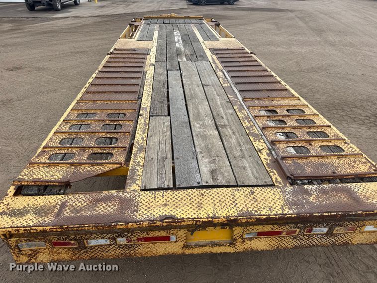 image for item ET4458 2001 Trail King TKT 20-2800 tilt deck equipment trailer