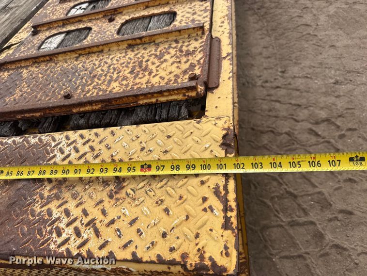 image for item ET4458 2001 Trail King TKT 20-2800 tilt deck equipment trailer