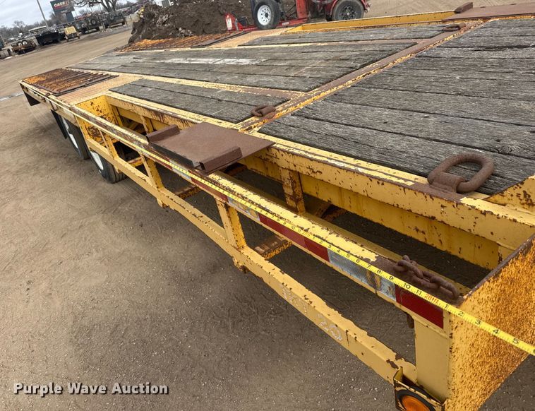 image for item ET4458 2001 Trail King TKT 20-2800 tilt deck equipment trailer