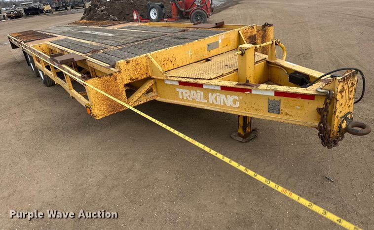 image for item ET4458 2001 Trail King TKT 20-2800 tilt deck equipment trailer