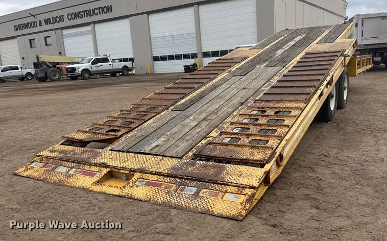 image for item ET4458 2001 Trail King TKT 20-2800 tilt deck equipment trailer