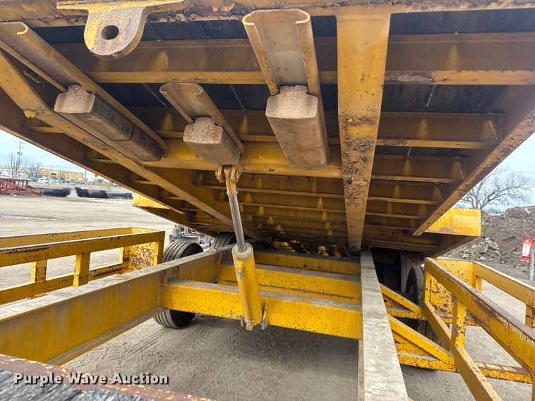 image for item ET4458 2001 Trail King TKT 20-2800 tilt deck equipment trailer