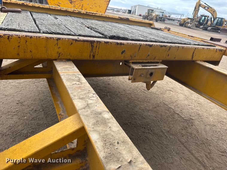 image for item ET4458 2001 Trail King TKT 20-2800 tilt deck equipment trailer