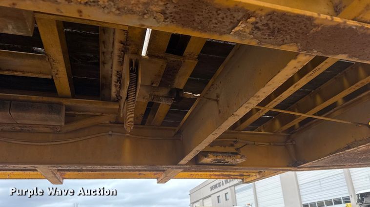 image for item ET4458 2001 Trail King TKT 20-2800 tilt deck equipment trailer