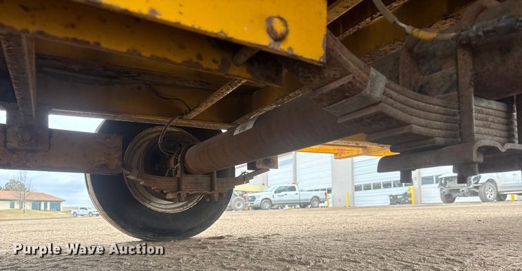 image for item ET4458 2001 Trail King TKT 20-2800 tilt deck equipment trailer