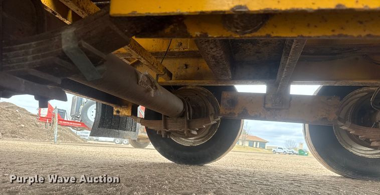 image for item ET4458 2001 Trail King TKT 20-2800 tilt deck equipment trailer