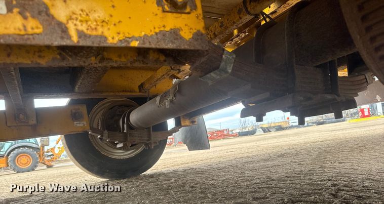 image for item ET4458 2001 Trail King TKT 20-2800 tilt deck equipment trailer