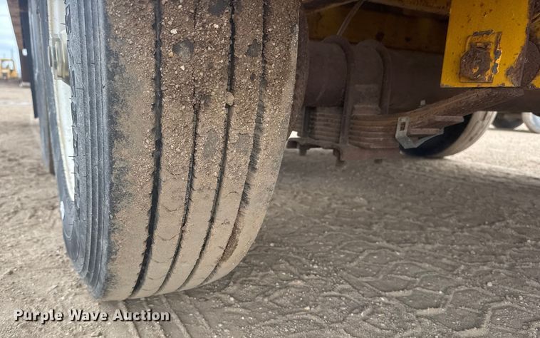 image for item ET4458 2001 Trail King TKT 20-2800 tilt deck equipment trailer