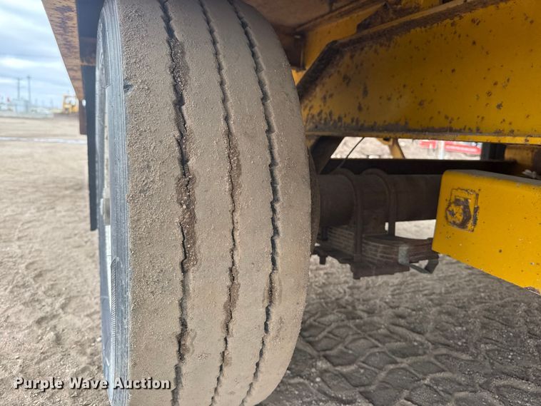 image for item ET4458 2001 Trail King TKT 20-2800 tilt deck equipment trailer