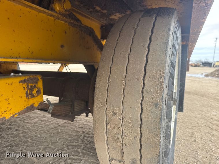 image for item ET4458 2001 Trail King TKT 20-2800 tilt deck equipment trailer