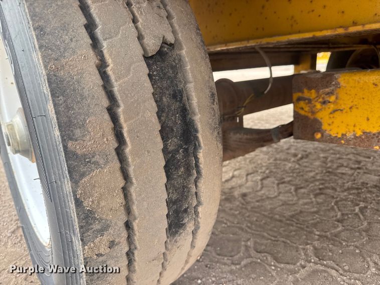 image for item ET4458 2001 Trail King TKT 20-2800 tilt deck equipment trailer