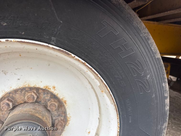 image for item ET4458 2001 Trail King TKT 20-2800 tilt deck equipment trailer