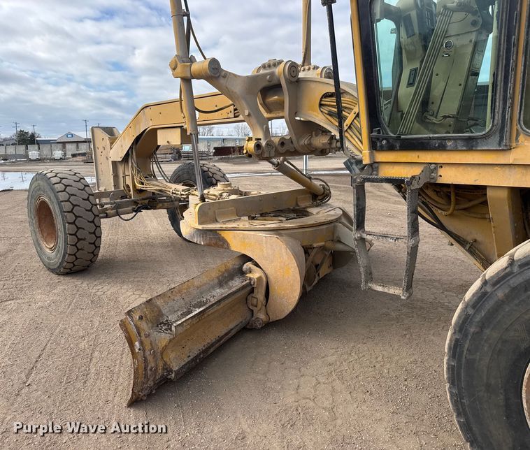 image for item ET4462 2001 Caterpillar 160H motor grader