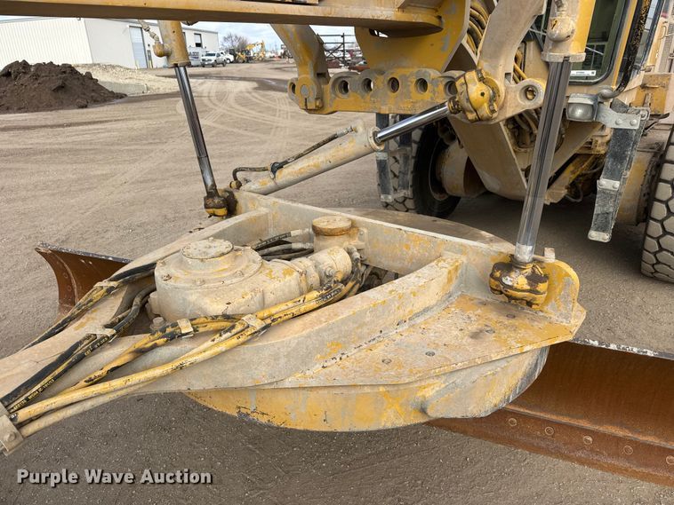 image for item ET4462 2001 Caterpillar 160H motor grader