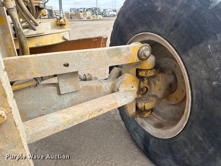 image for item ET4462 2001 Caterpillar 160H motor grader