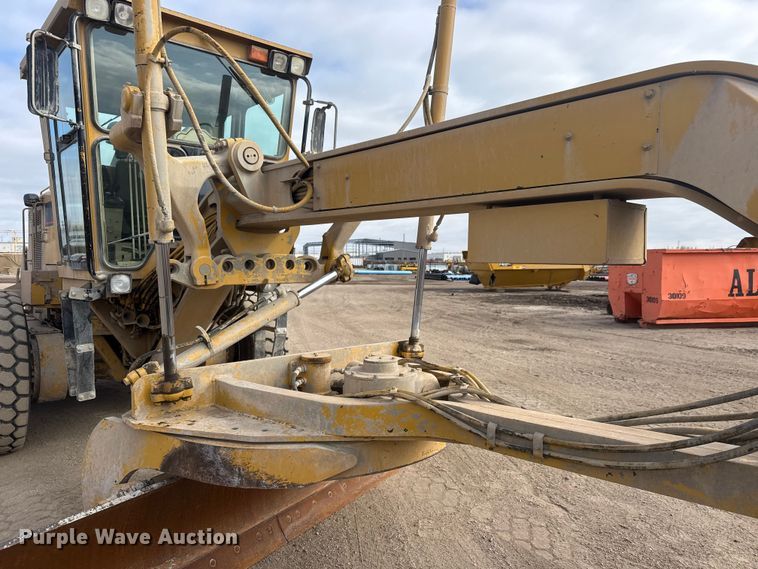 image for item ET4462 2001 Caterpillar 160H motor grader