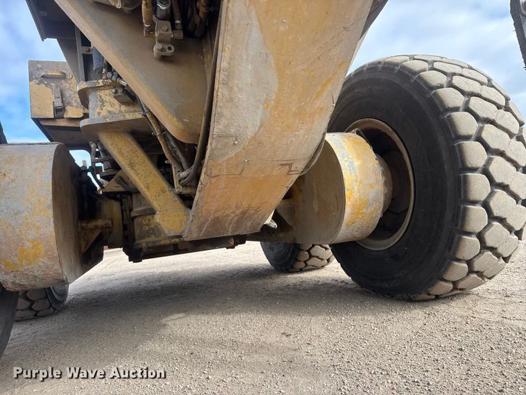 image for item ET4462 2001 Caterpillar 160H motor grader