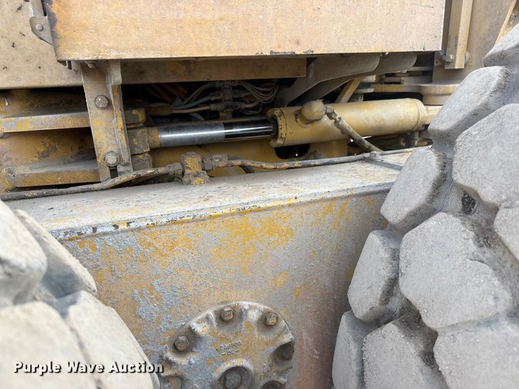 image for item ET4462 2001 Caterpillar 160H motor grader