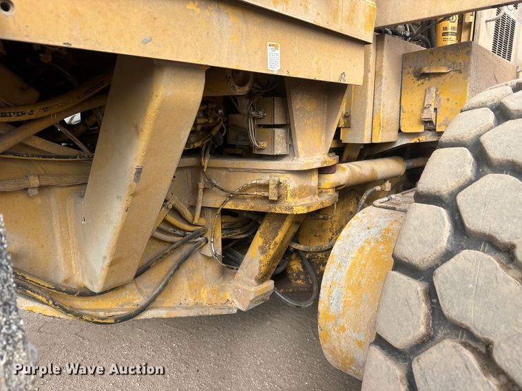 image for item ET4462 2001 Caterpillar 160H motor grader