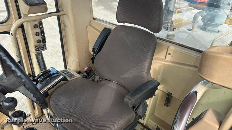 image for item ET4462 2001 Caterpillar 160H motor grader