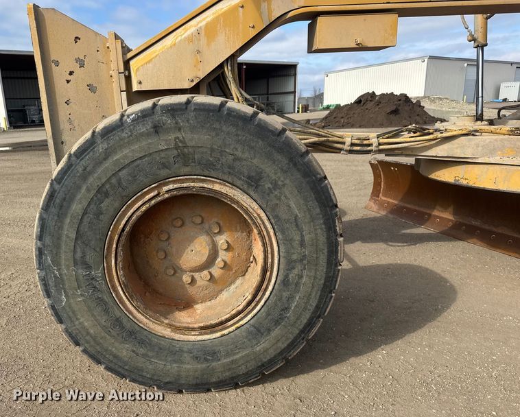 image for item ET4462 2001 Caterpillar 160H motor grader