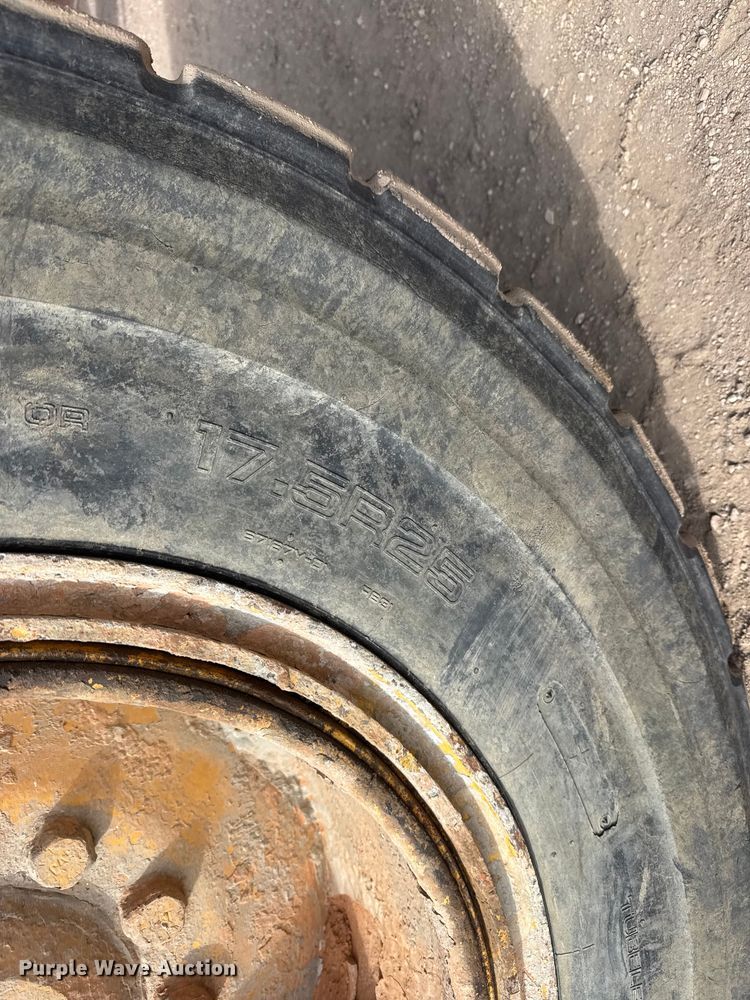 image for item ET4462 2001 Caterpillar 160H motor grader