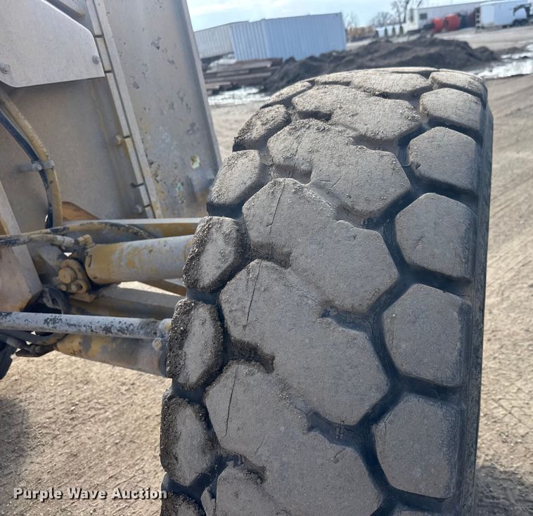 image for item ET4462 2001 Caterpillar 160H motor grader