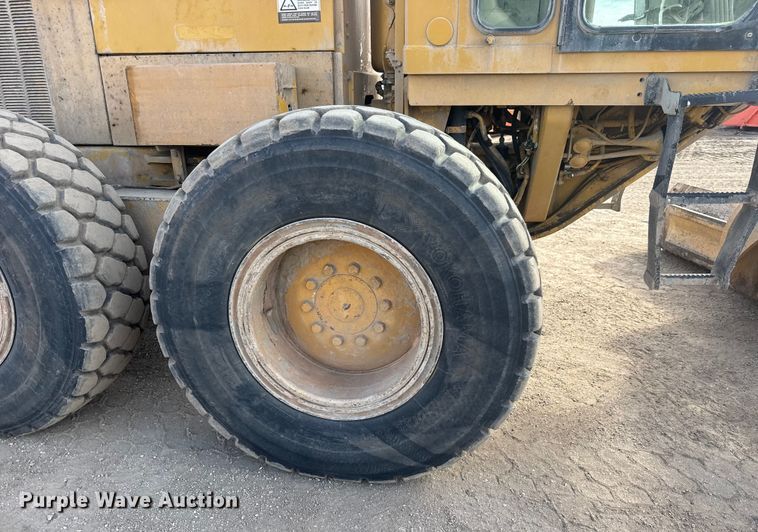 image for item ET4462 2001 Caterpillar 160H motor grader