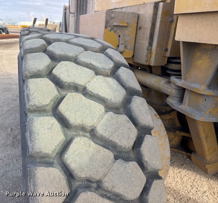 image for item ET4462 2001 Caterpillar 160H motor grader