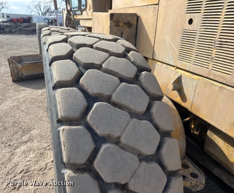 image for item ET4462 2001 Caterpillar 160H motor grader