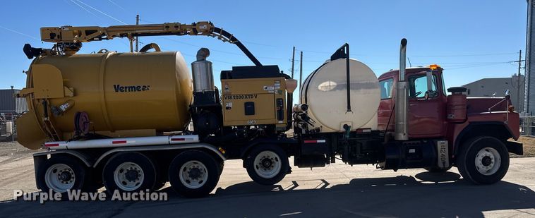 image for item ET4494 2002 Mack RB688S hydrovac truck