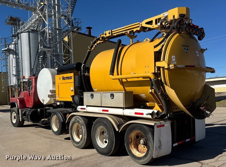 image for item ET4494 2002 Mack RB688S hydrovac truck