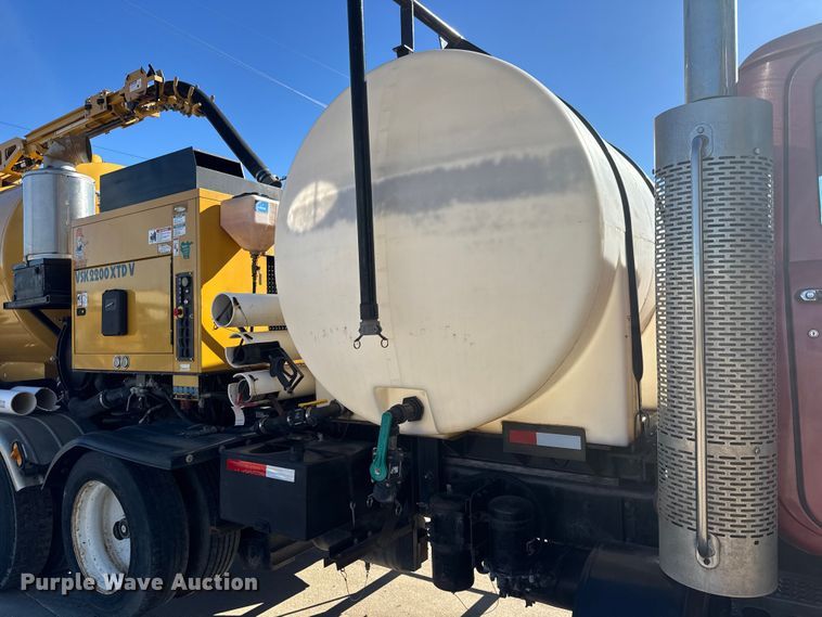 image for item ET4494 2002 Mack RB688S hydrovac truck