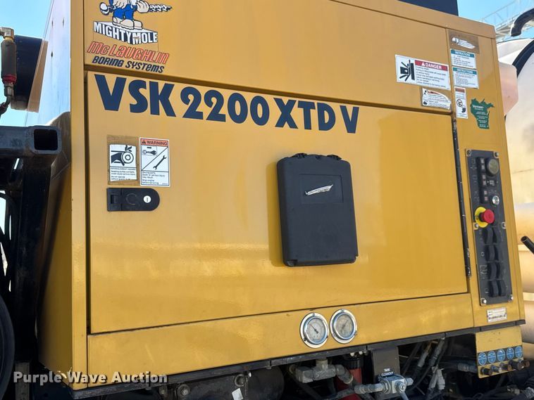 image for item ET4494 2002 Mack RB688S hydrovac truck