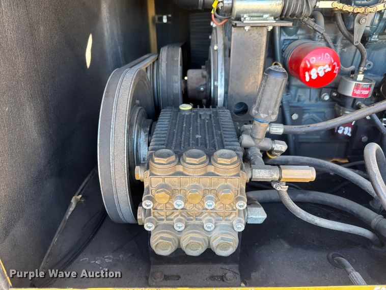 image for item ET4494 2002 Mack RB688S hydrovac truck