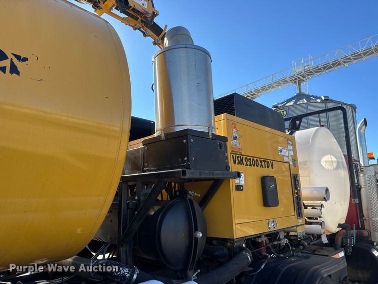 image for item ET4494 2002 Mack RB688S hydrovac truck