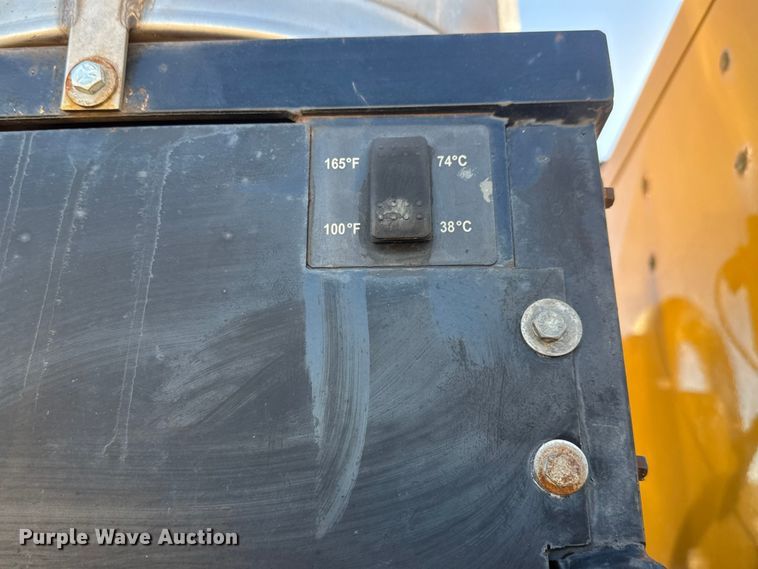 image for item ET4494 2002 Mack RB688S hydrovac truck