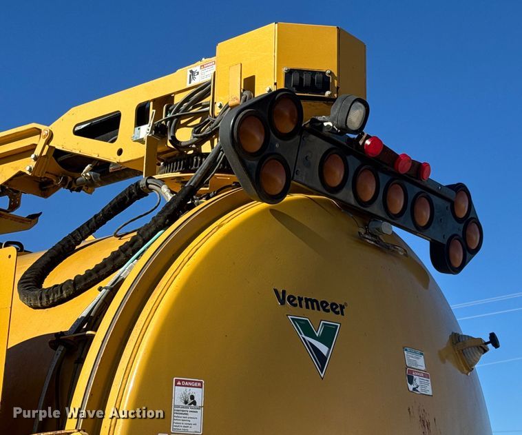 image for item ET4494 2002 Mack RB688S hydrovac truck