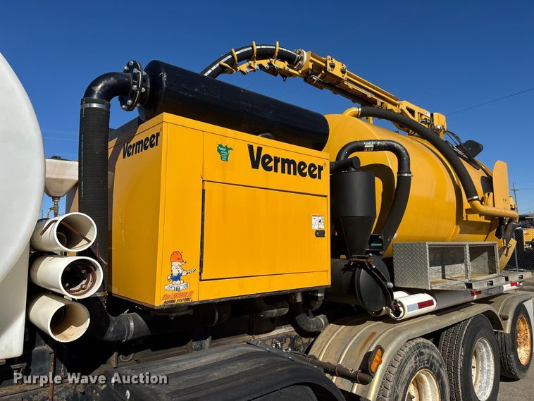 image for item ET4494 2002 Mack RB688S hydrovac truck