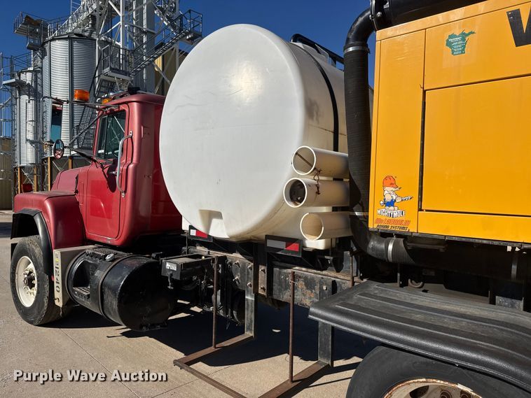 image for item ET4494 2002 Mack RB688S hydrovac truck