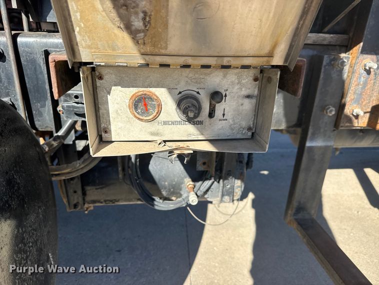 image for item ET4494 2002 Mack RB688S hydrovac truck